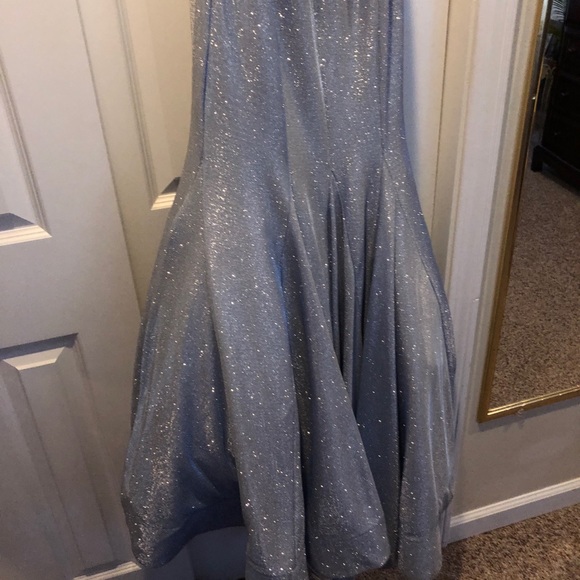 Gown - Picture 5 of 8